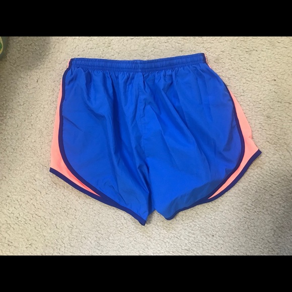 Nike women’s running shorts size M - Picture 2 of 2